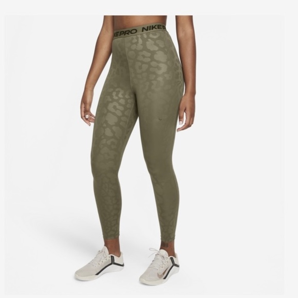 NWT NIKE LEGGINGS